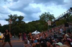 Le spectacle de merde 65 * 5184 x 3456 * (5.96MB)